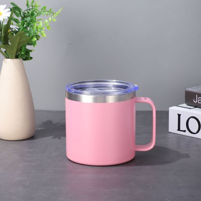Une tasse isolée à café de 14 oz avec couvercle coulissant